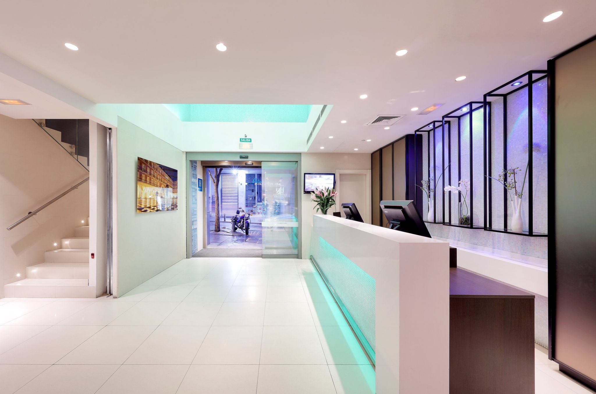 Receptionist