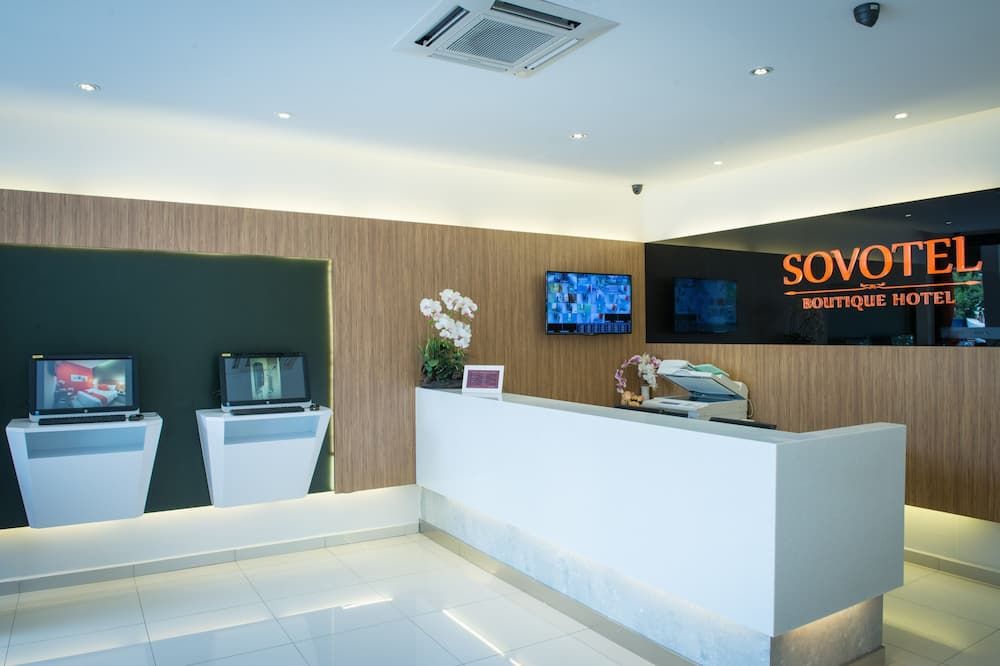 Receptionist