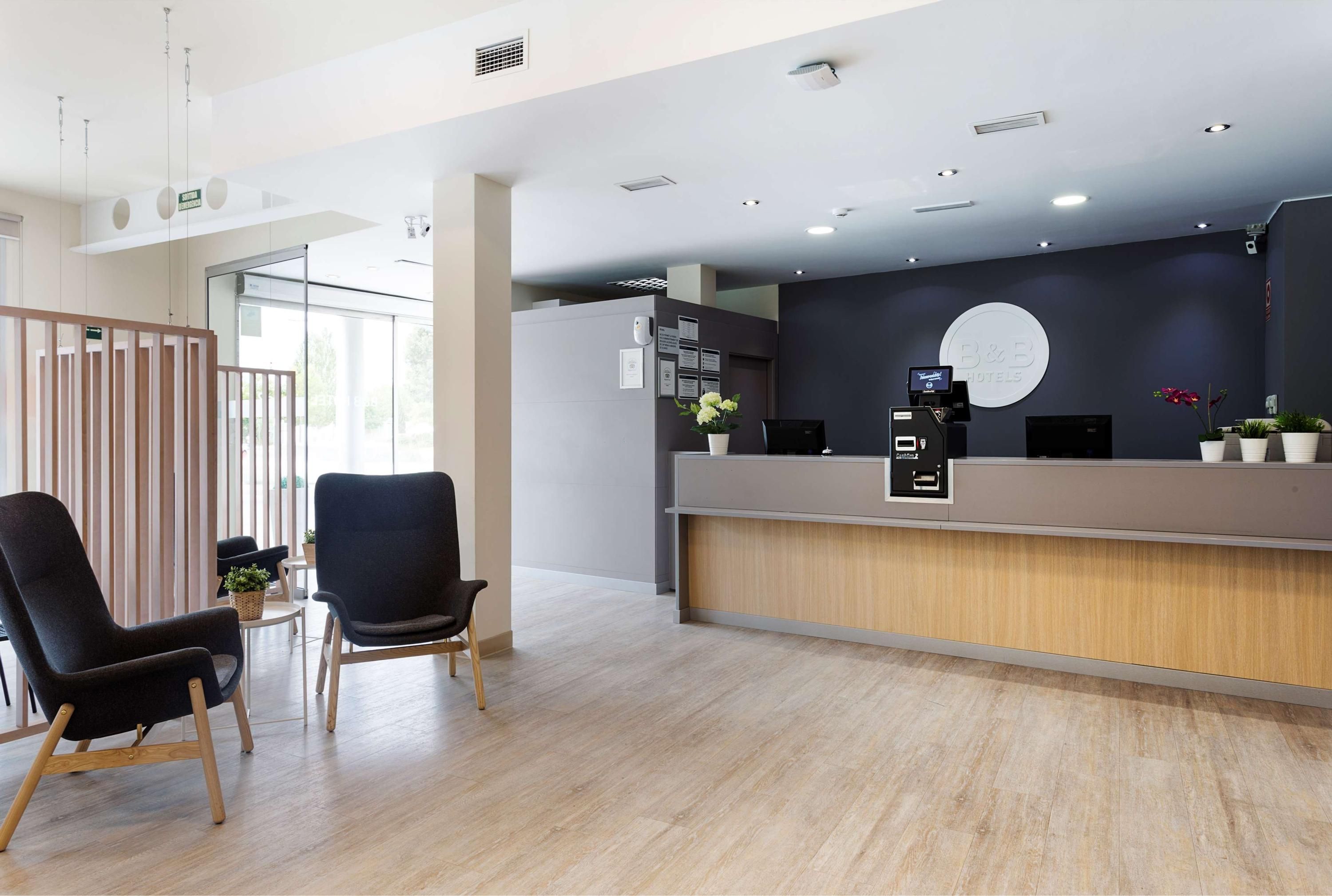 Receptionist