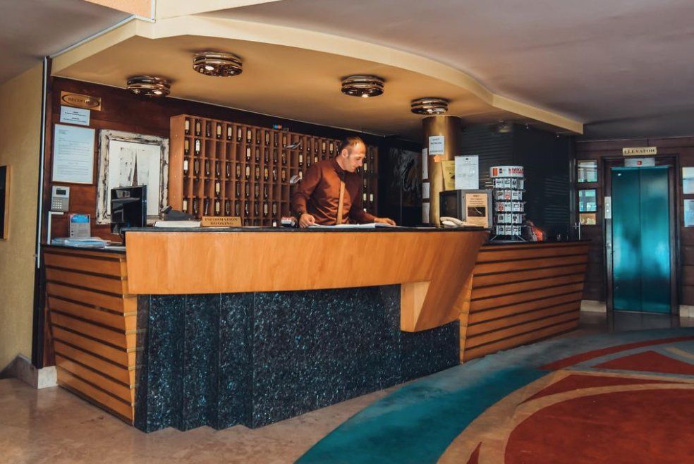 Receptionist