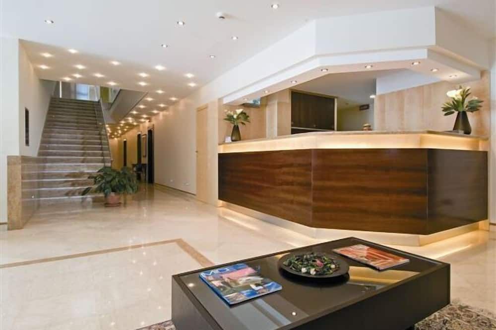 Receptionist