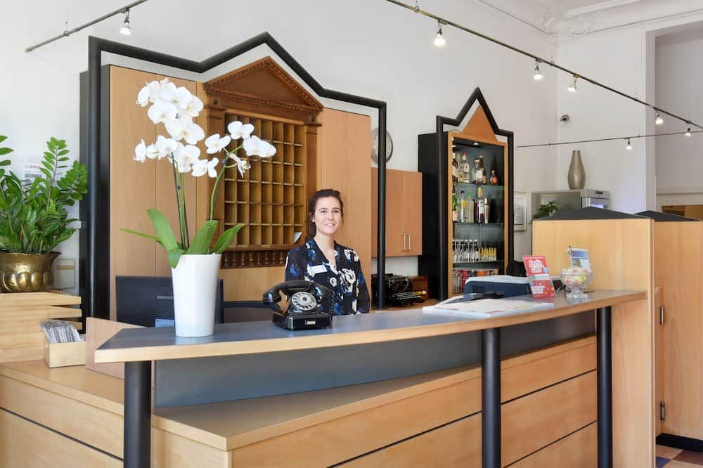 Receptionist