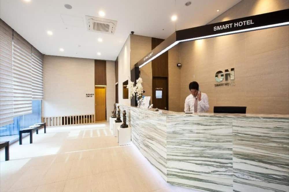 Receptionist