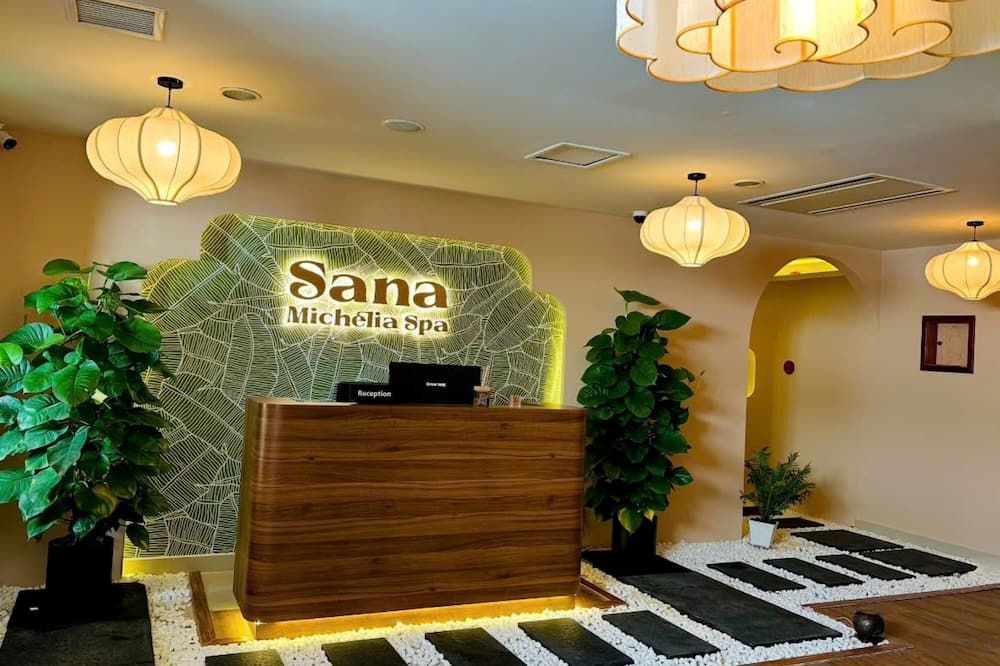 Receptionist