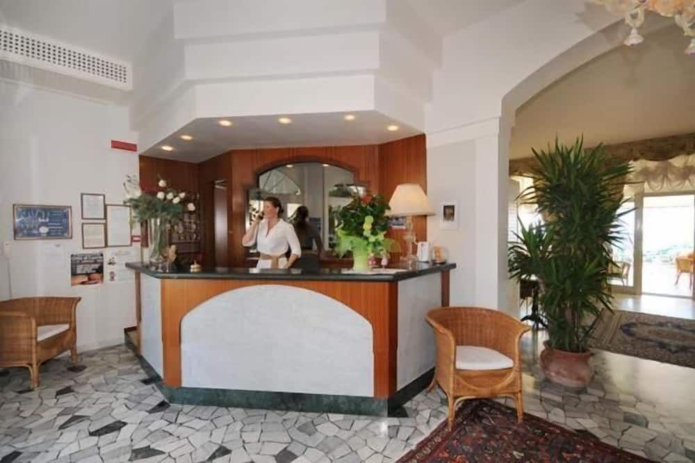 Receptionist