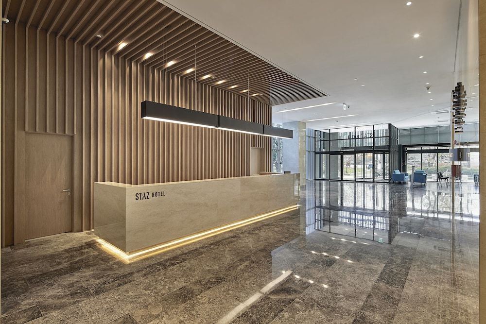 Receptionist