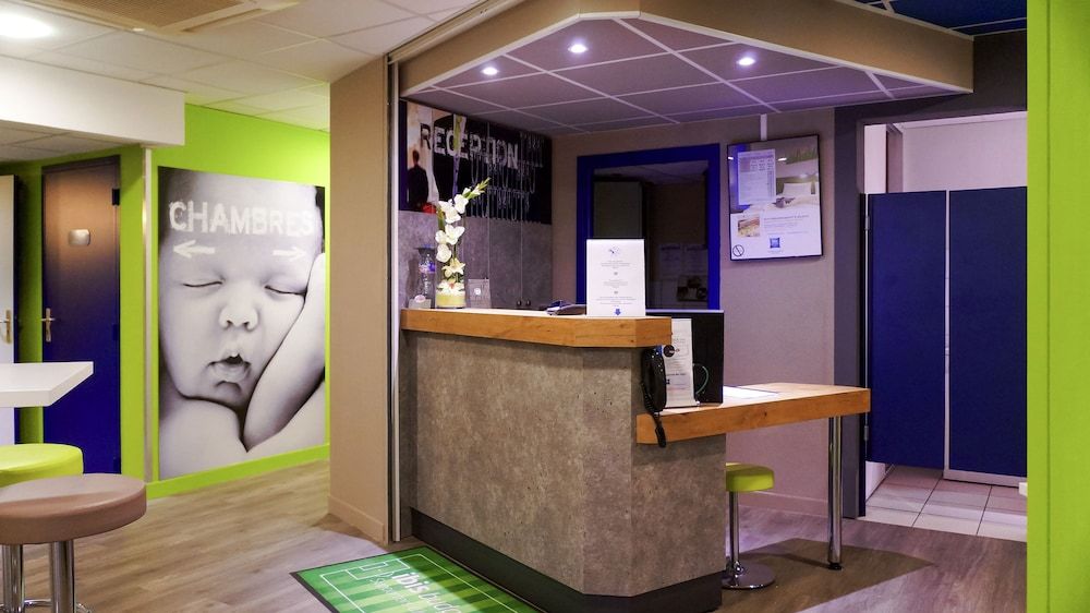 Receptionist