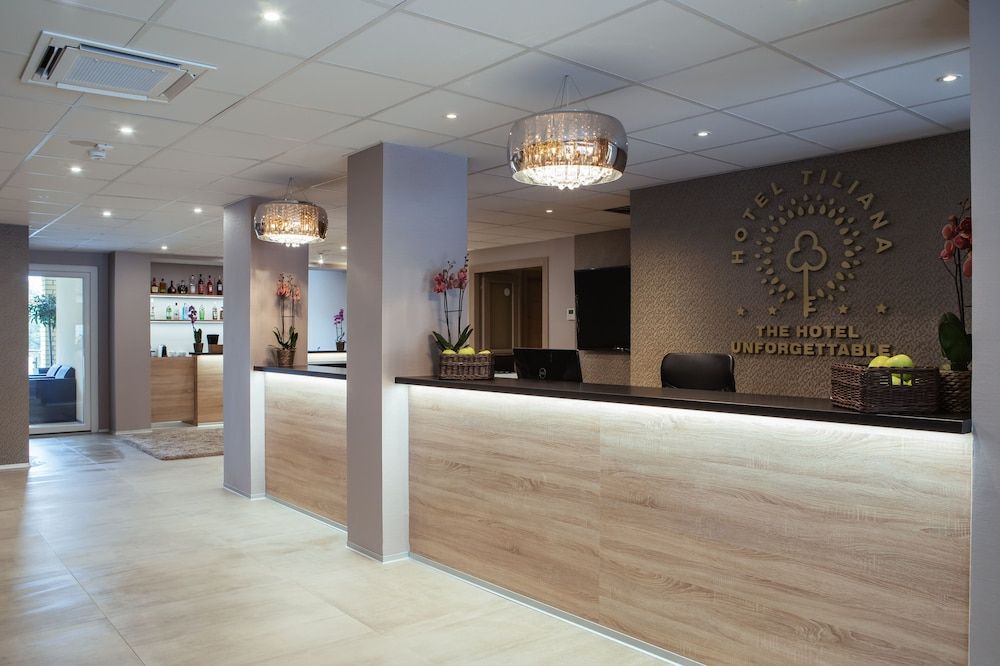 Receptionist