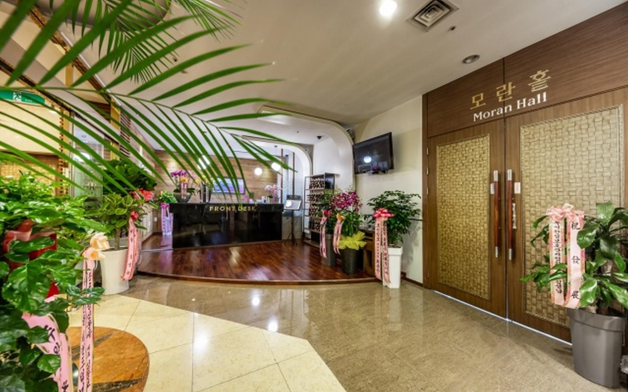 Receptionist