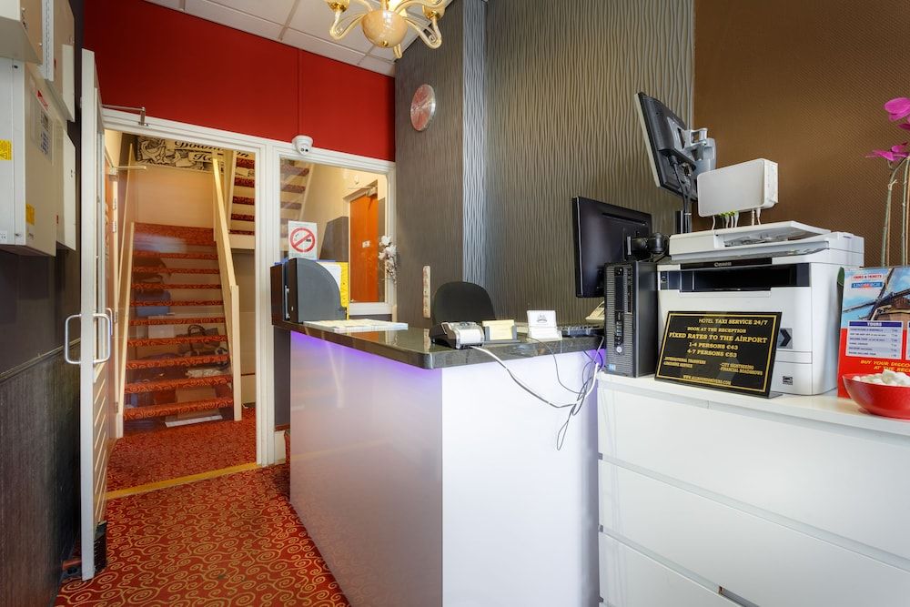 Receptionist