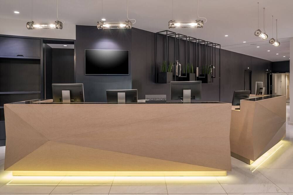 Receptionist
