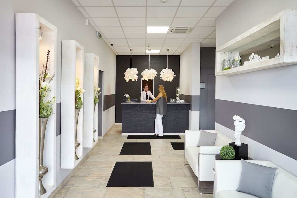 Receptionist