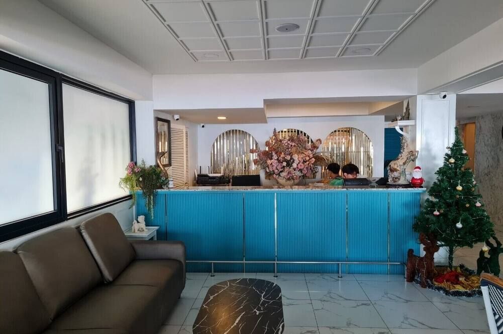 Receptionist