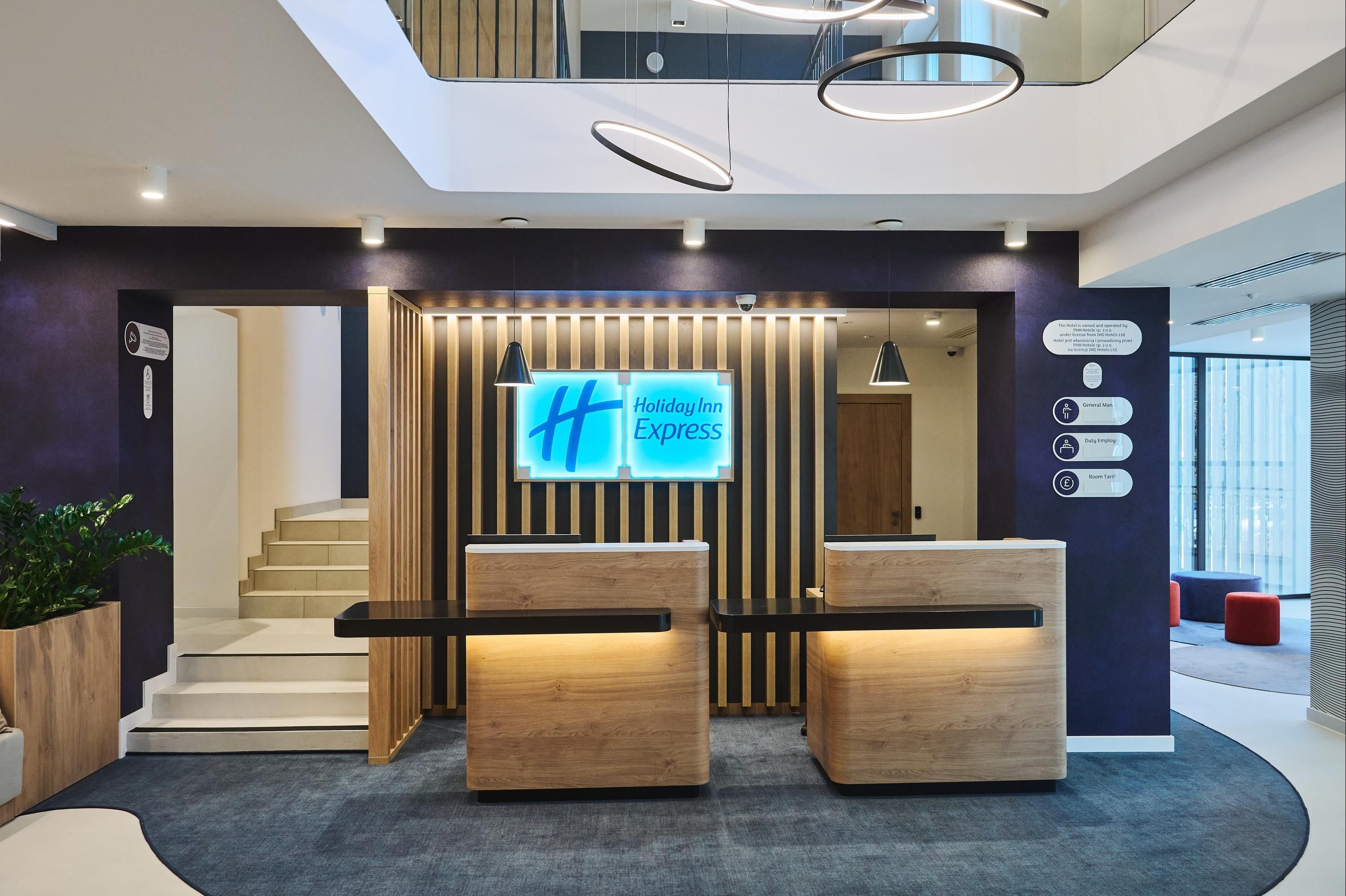Receptionist
