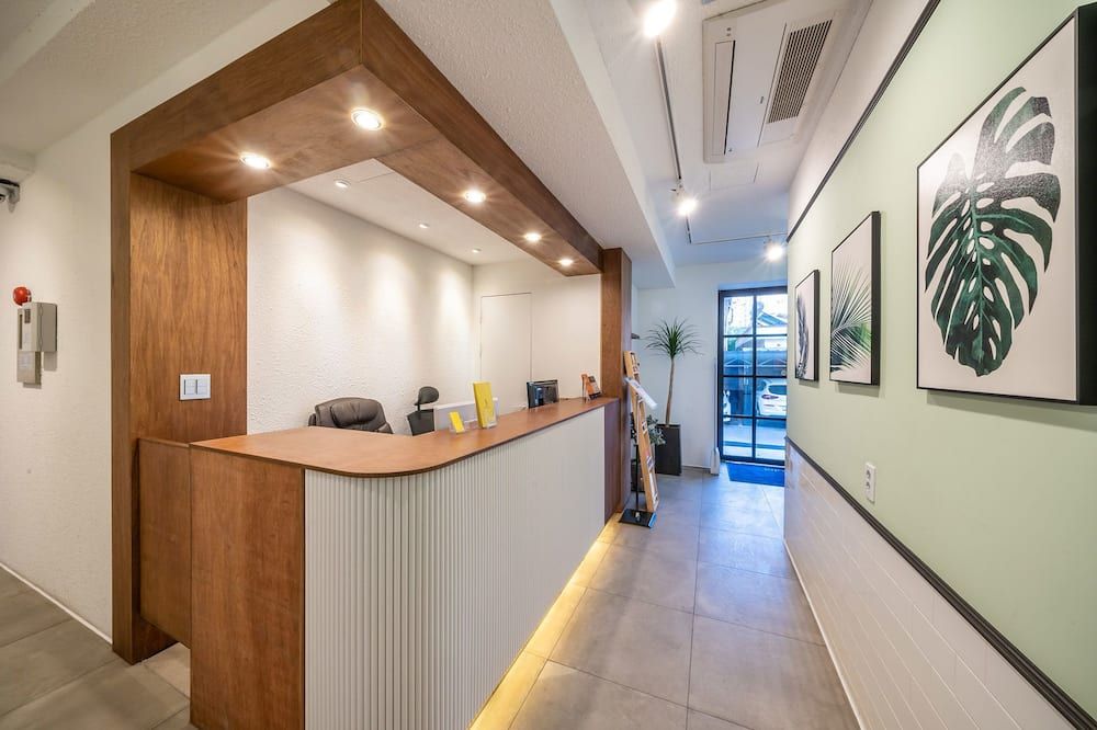Receptionist