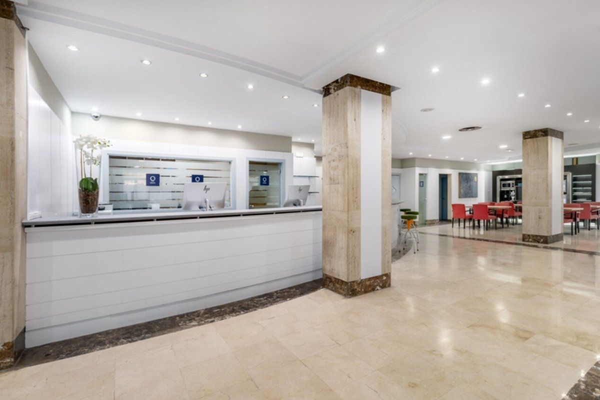 Receptionist