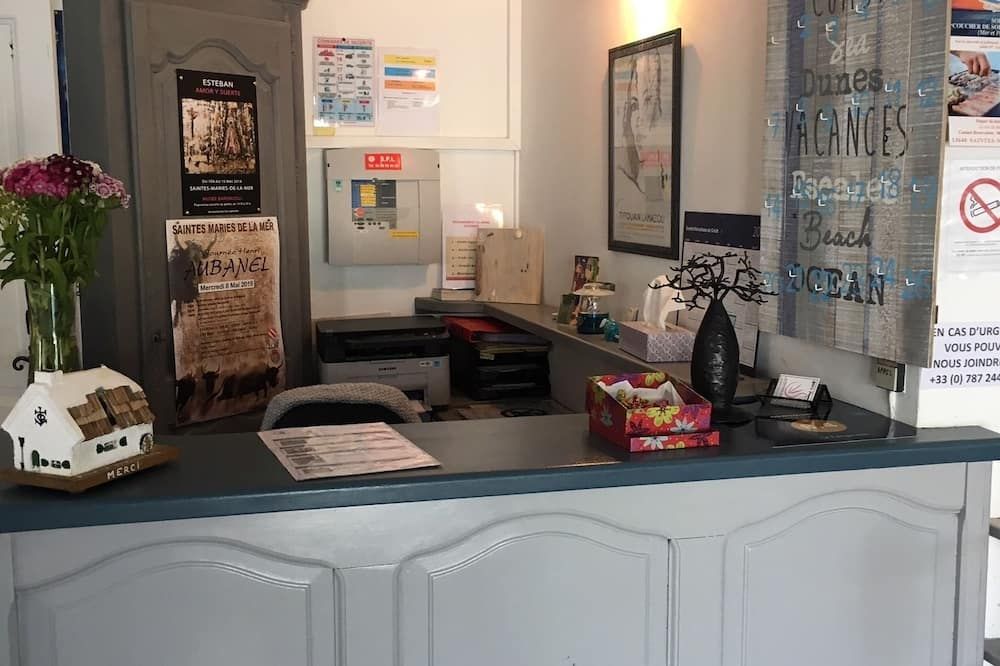 Receptionist