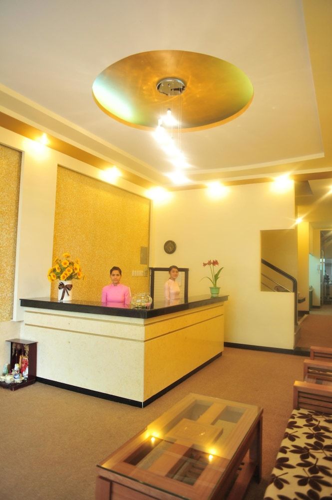 Receptionist