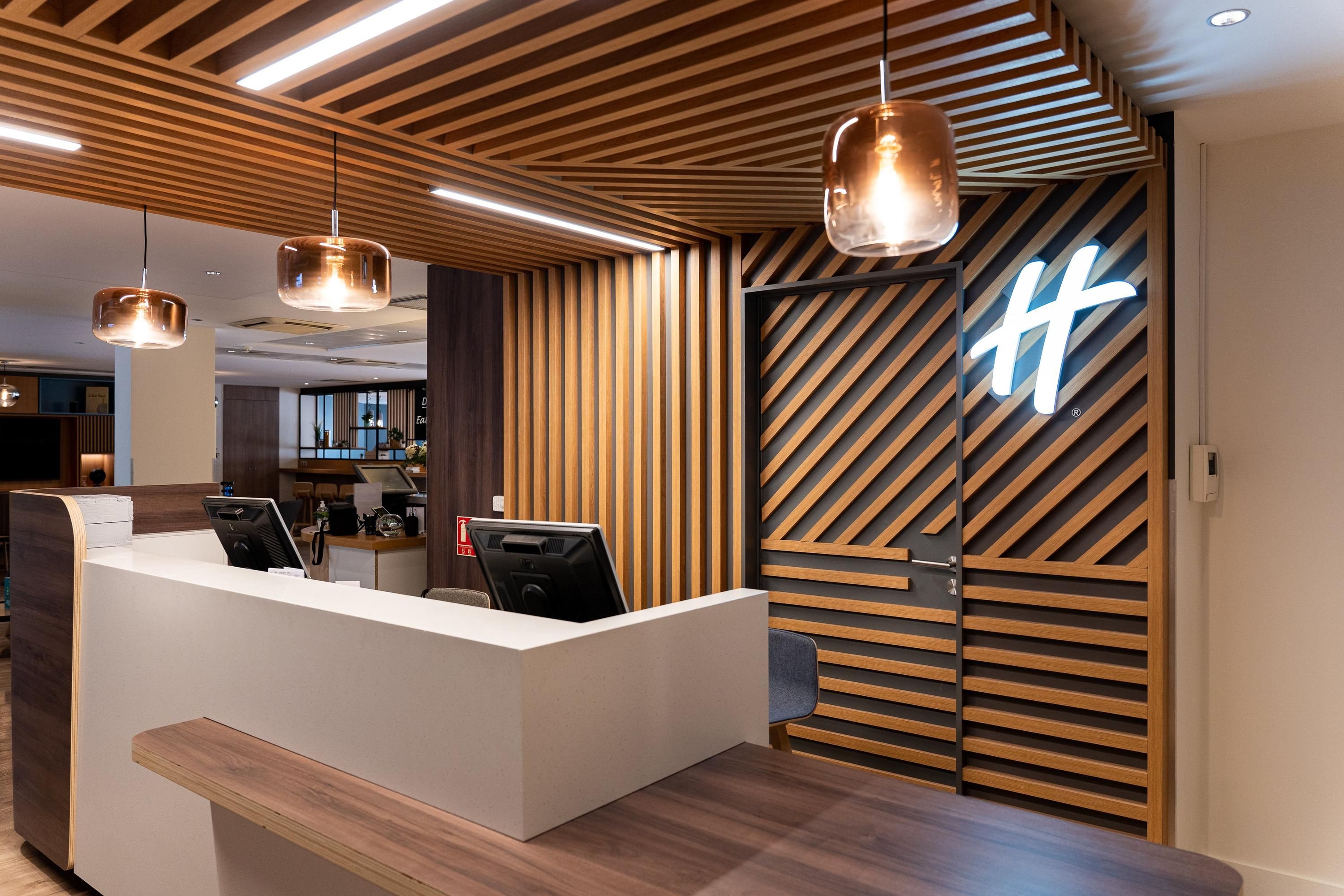 Receptionist
