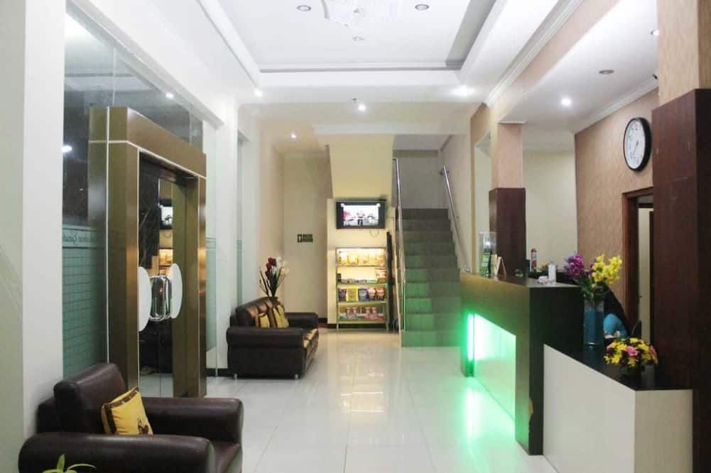 Receptionist