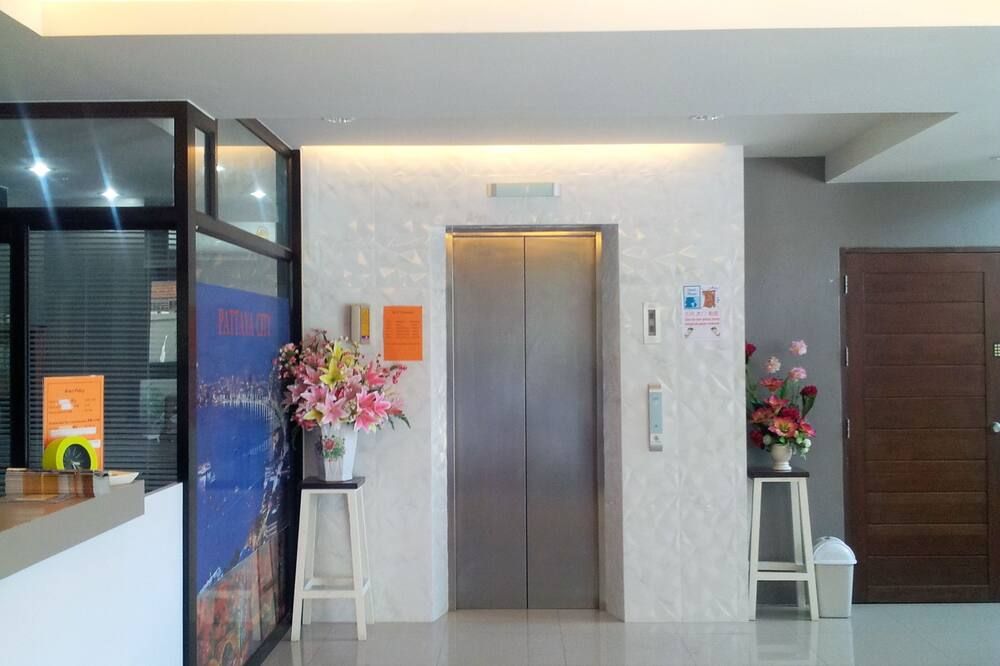 Receptionist