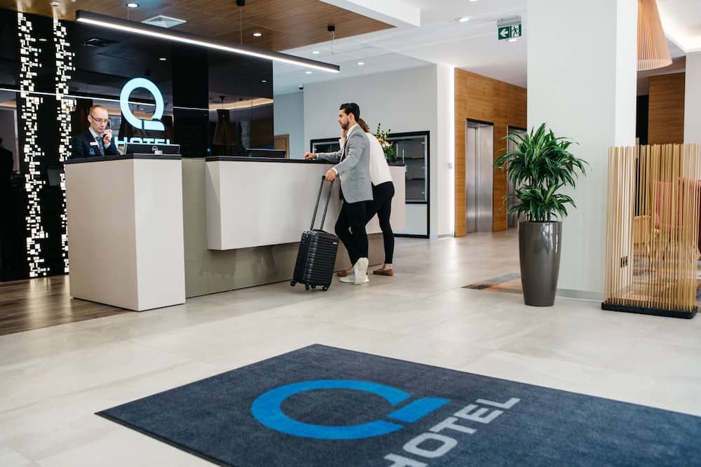 Receptionist