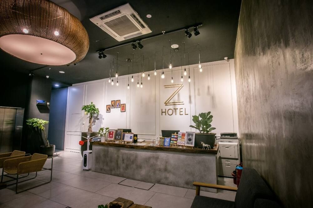Receptionist