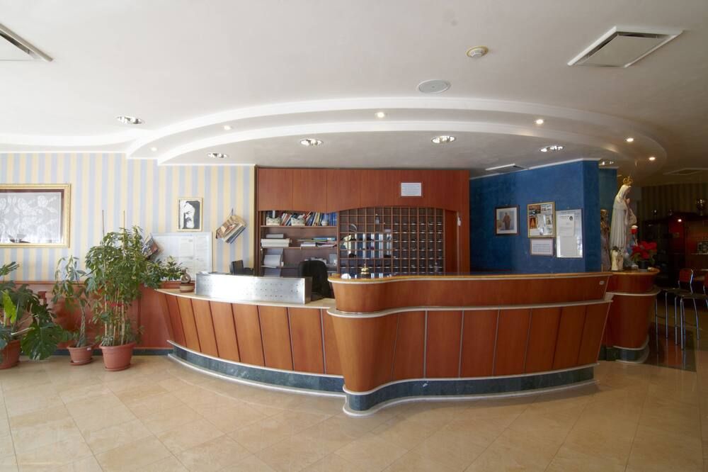 Receptionist