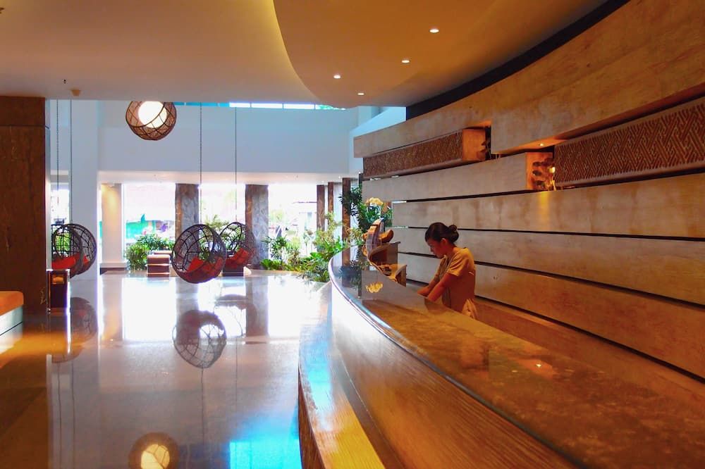 Receptionist