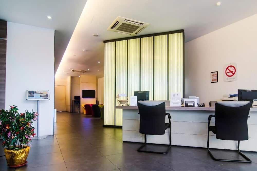 Receptionist