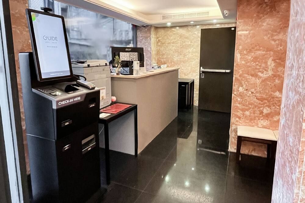 Receptionist