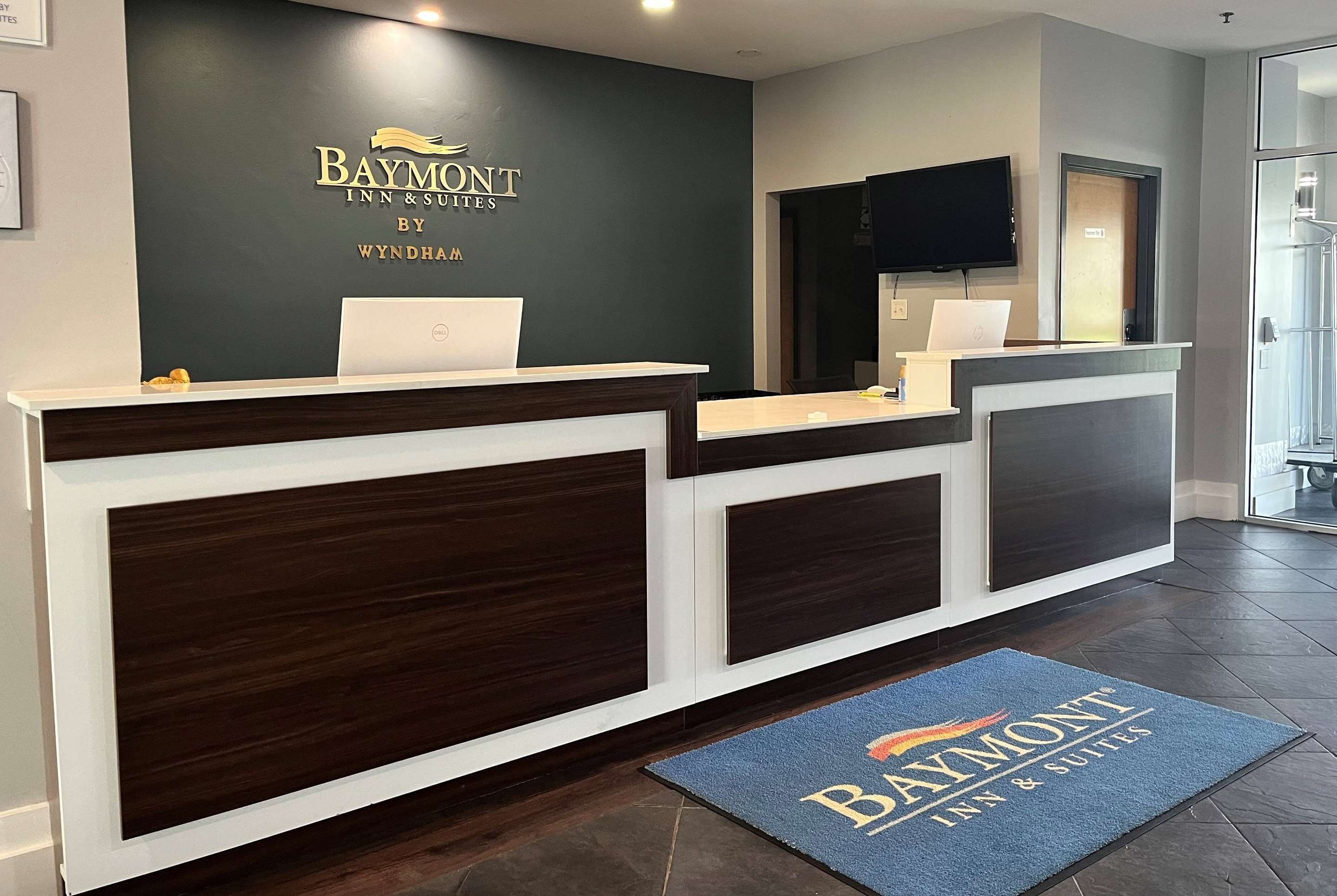 Receptionist