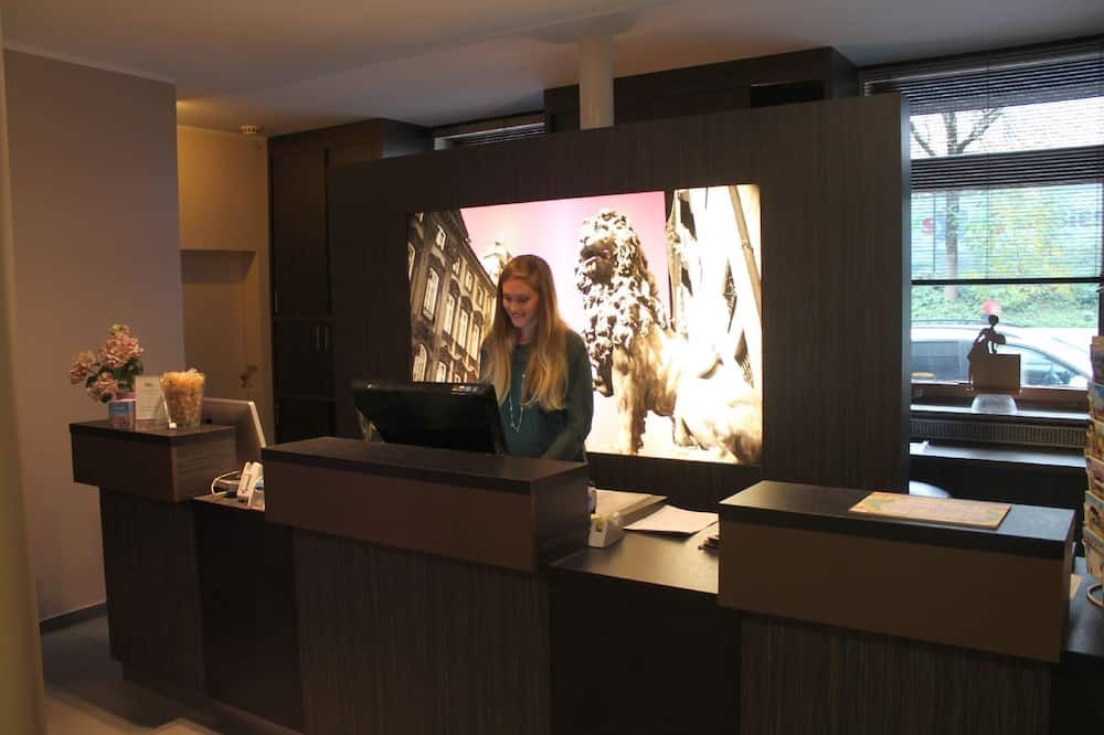 Receptionist