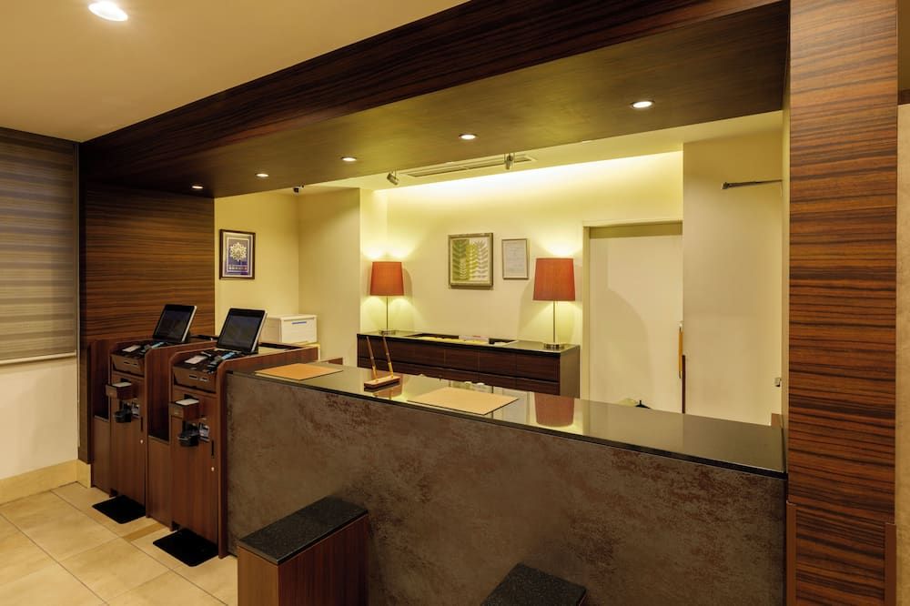Receptionist