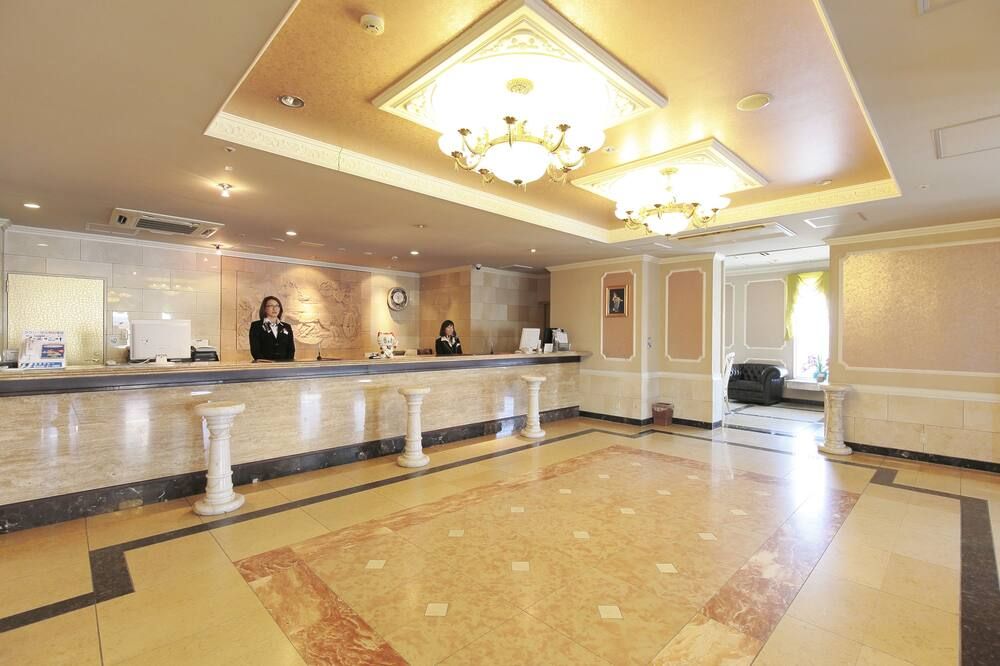 Receptionist