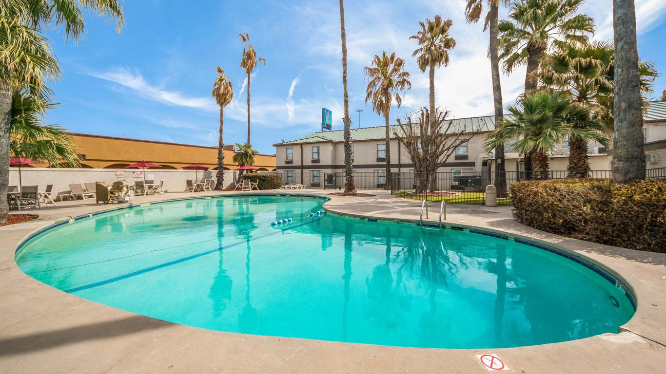 Motel 6 Laredo North