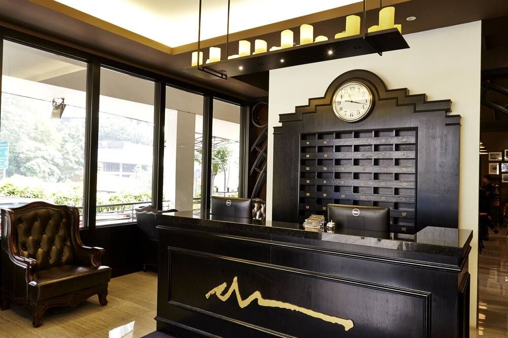 Receptionist