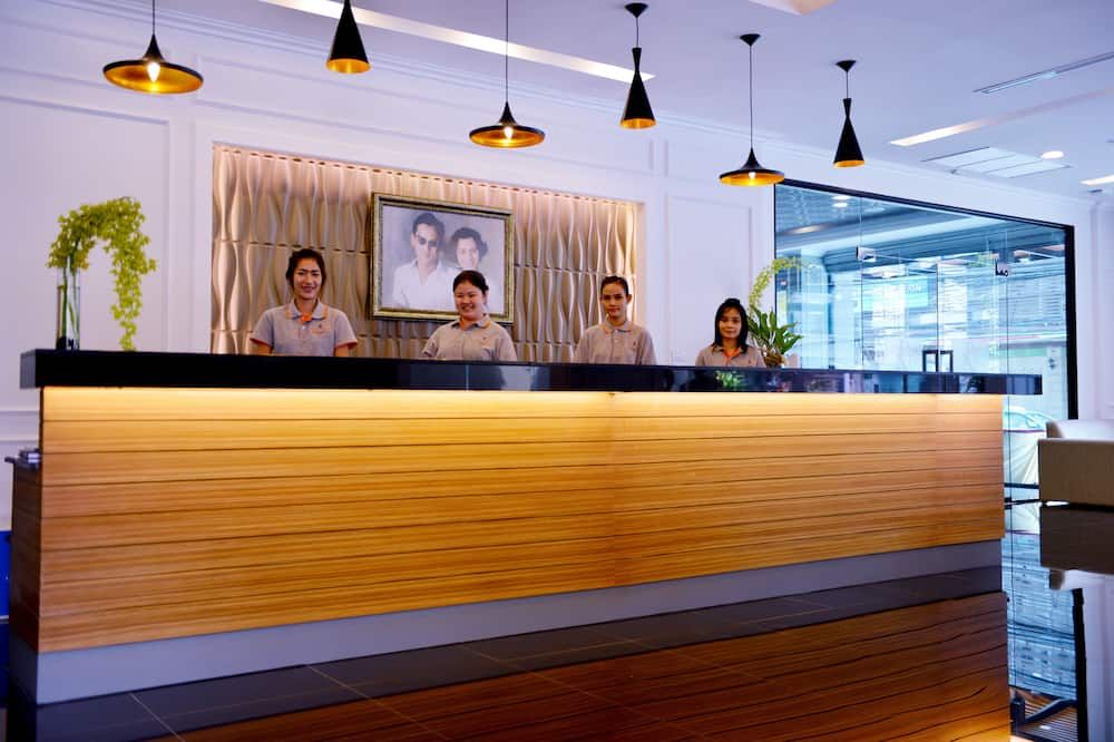 Receptionist