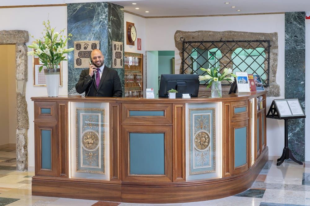 Receptionist