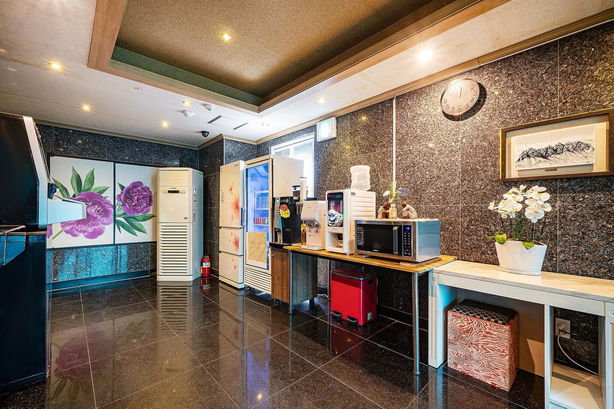 Receptionist