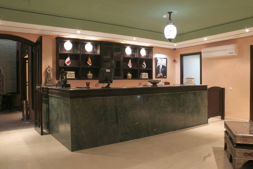 Receptionist