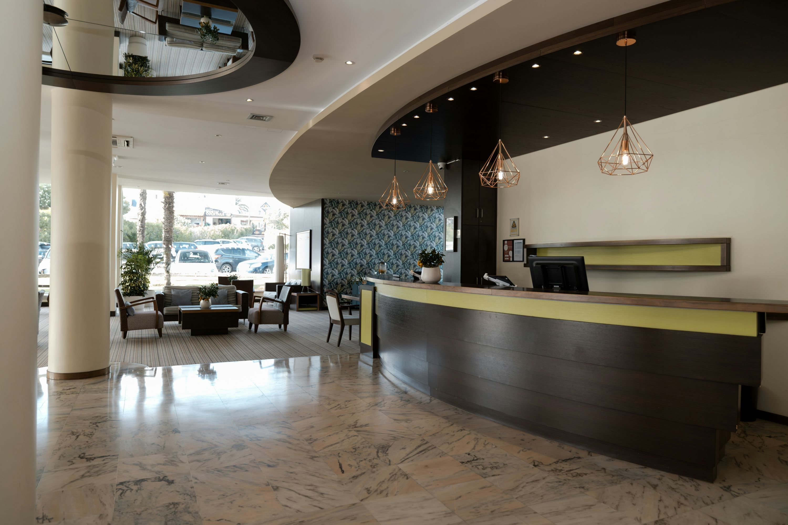 Receptionist