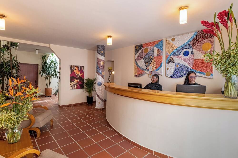 Receptionist