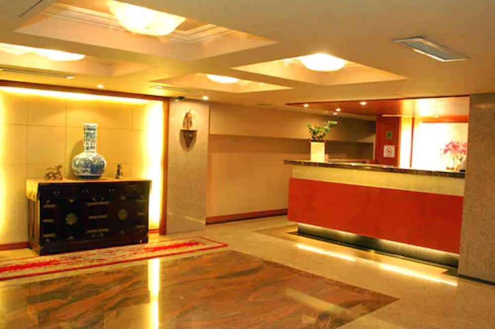 Receptionist