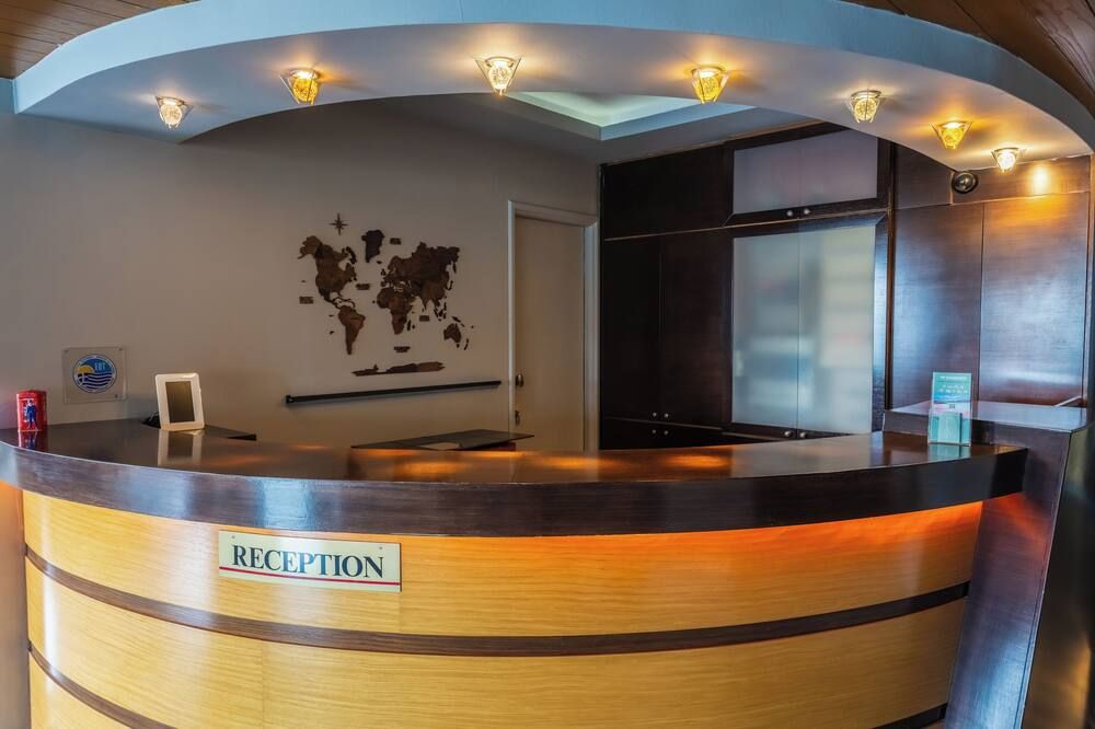 Receptionist