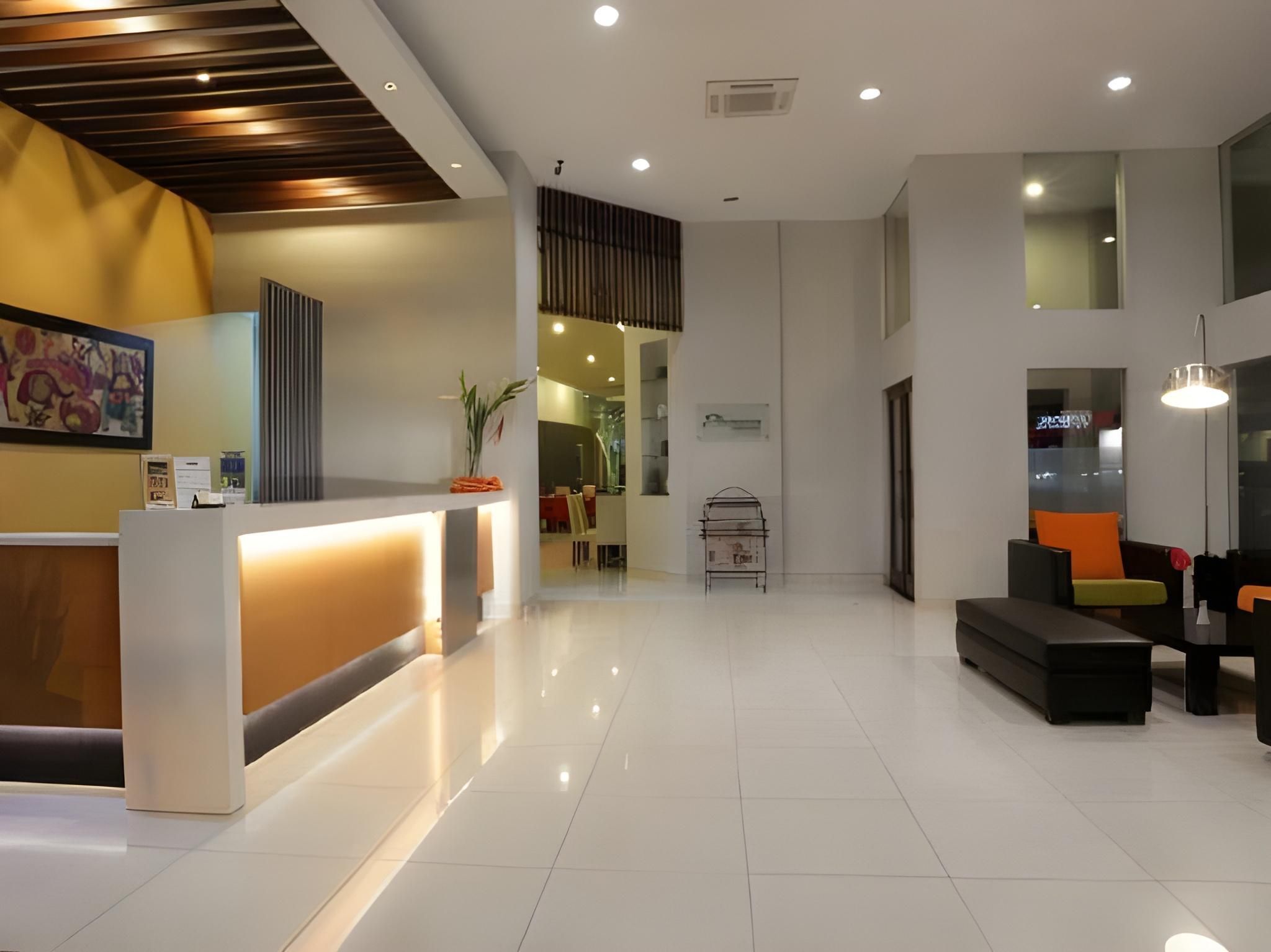 Receptionist