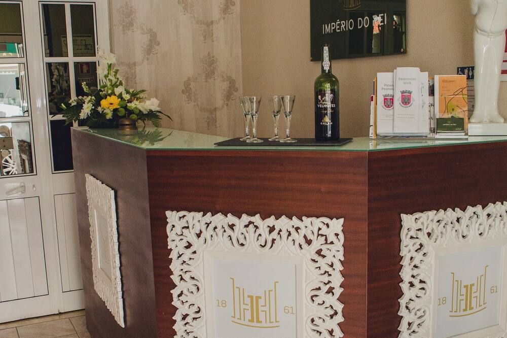 Receptionist