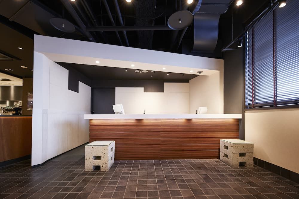 Receptionist