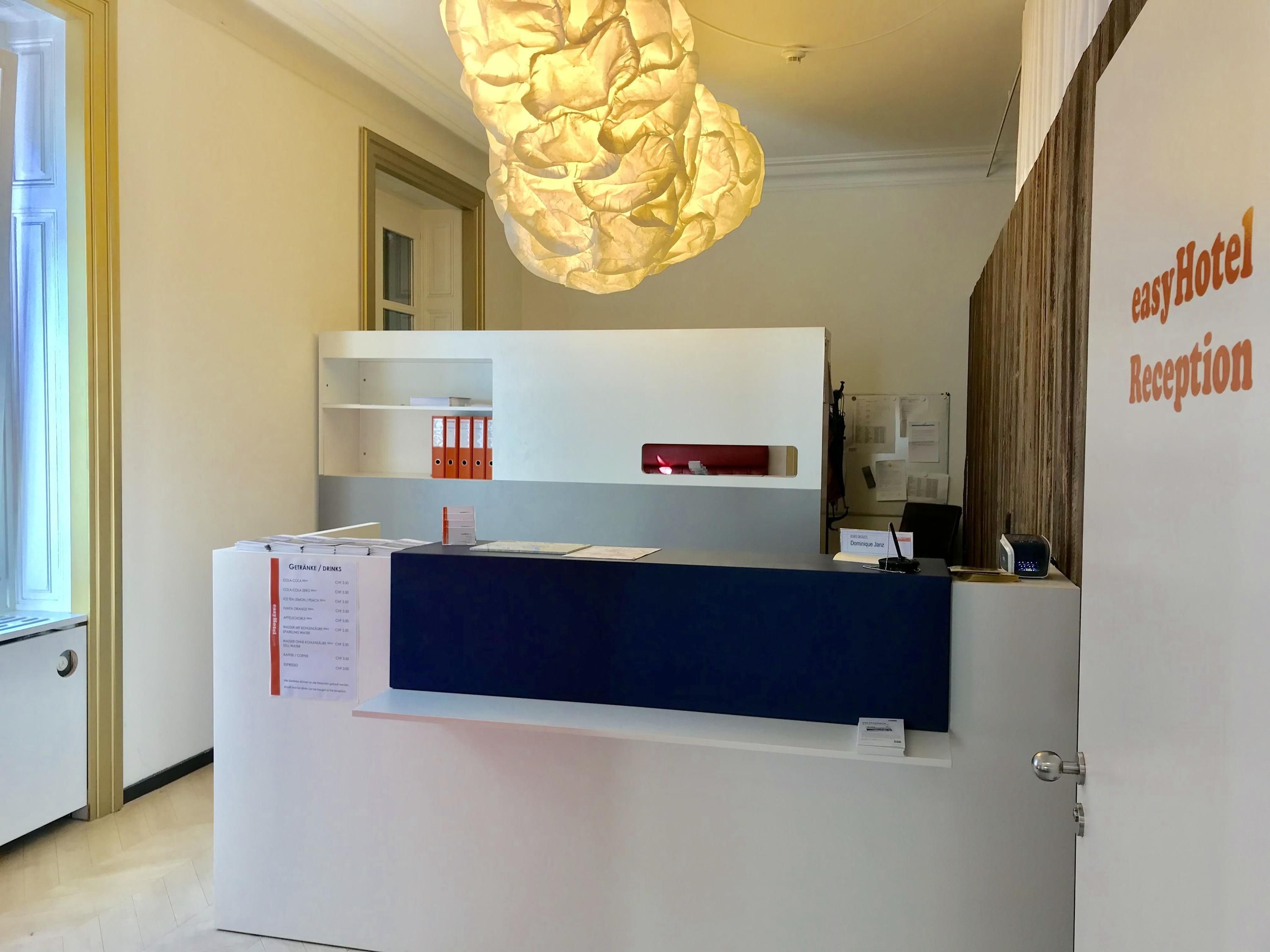 Receptionist