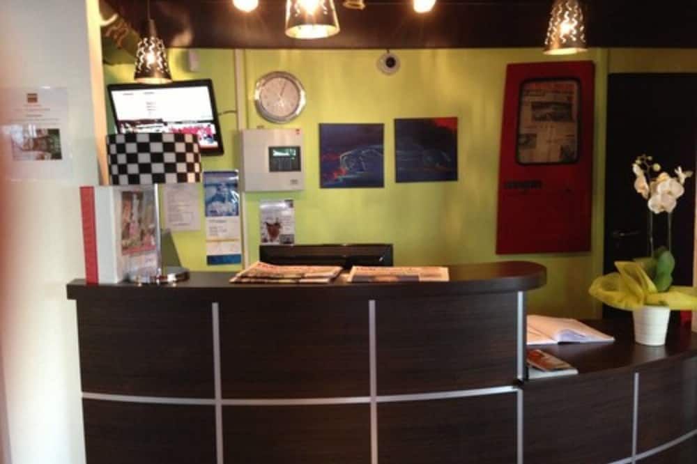 Receptionist